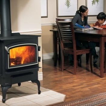 REGENCY kanadská krbová kamna Classic F1150 SMALL - černé litinové nožičky